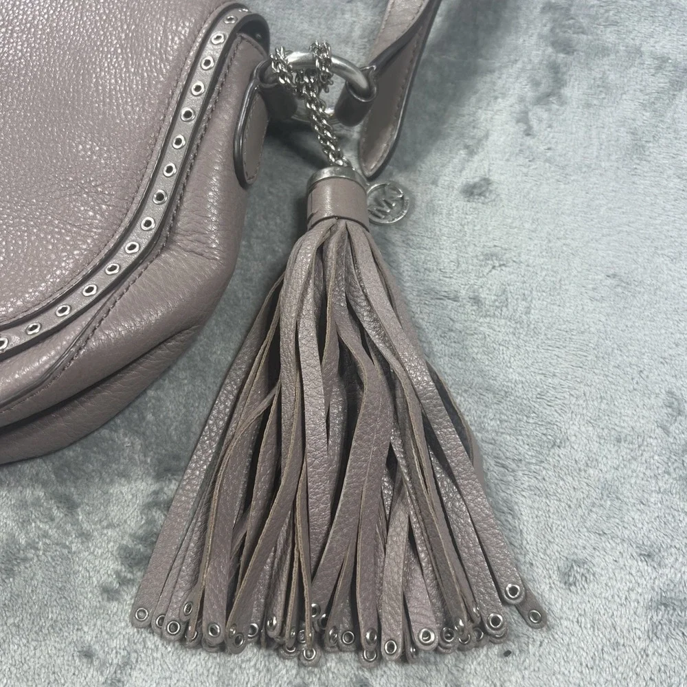 Michael Kors Saddle Bag Pebbled Leather Purse Retro Fringe Luxe Fashion Boho Y2K